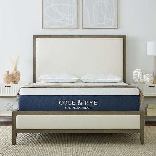 Cole & Rye king size yatak+yastıklar